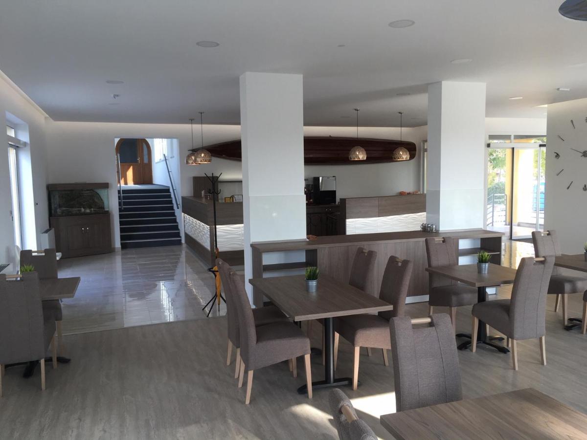 Nautilus Etterem Es Panzio Hotel Dabas ภายนอก รูปภาพ