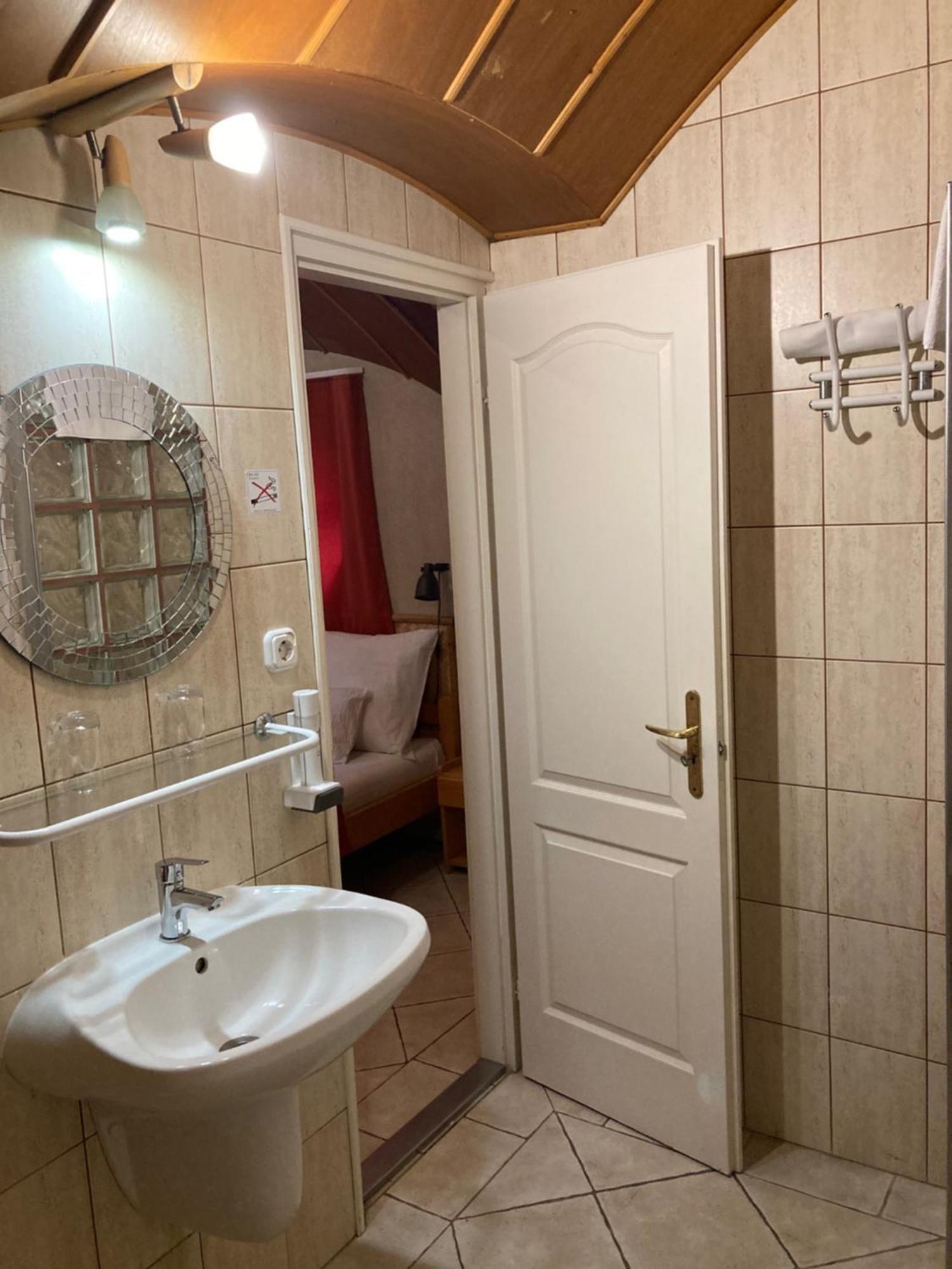 Nautilus Etterem Es Panzio Hotel Dabas ภายนอก รูปภาพ