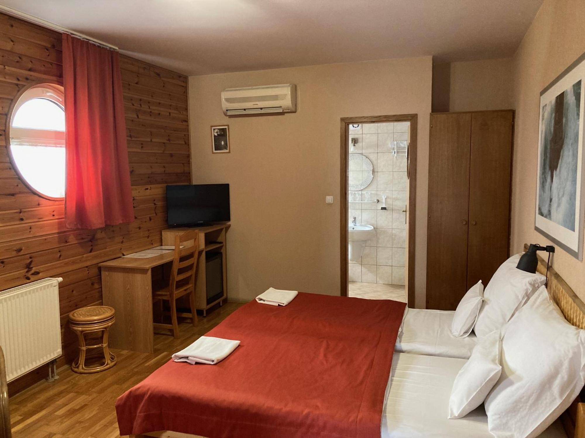 Nautilus Etterem Es Panzio Hotel Dabas ภายนอก รูปภาพ