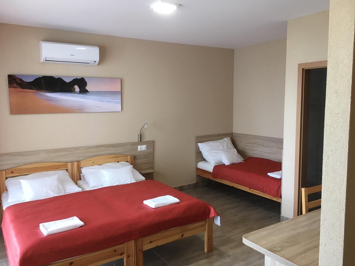 Nautilus Etterem Es Panzio Hotel Dabas ภายนอก รูปภาพ